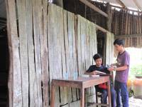 Tá túc ở chùa, anh em song sinh cùng vào đại học