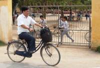 Thầy giáo không chân 15 năm đạp xe dạy học
