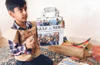 Cậu bé 10 tuổi làm túi giấy bảo vệ môi trường